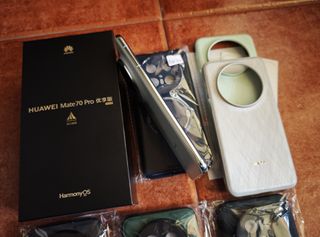 Huawei Mate 70 Pro + Extras