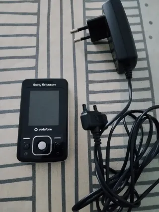 Teléfono Móvil Sony Ericsson Negro + cargador