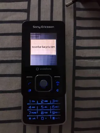 Teléfono Móvil Sony Ericsson Negro + cargador