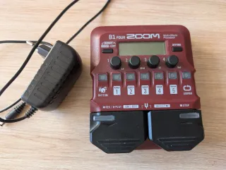 Zoom B1 Four Pedal Multiefectos Bajo