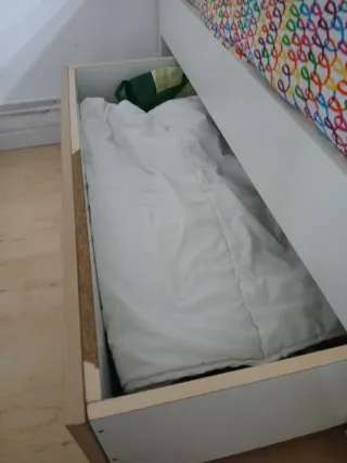 Cama individual con cajones