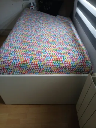 Cama individual con cajones