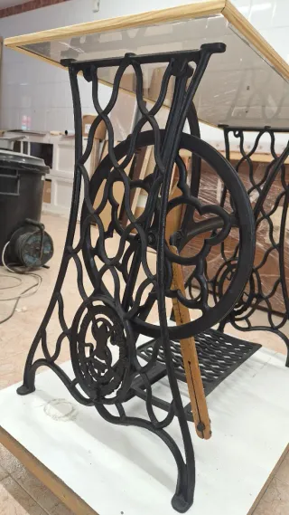 Mueble máquina de coser con tapa de cristal