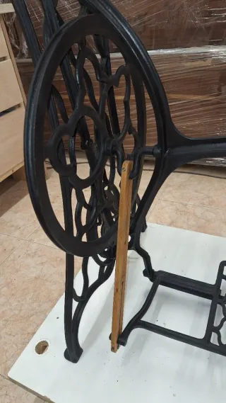 Mueble máquina de coser con tapa de cristal