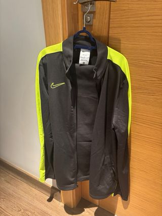 Chándal Nike Dry Fit Negro y Verde.
