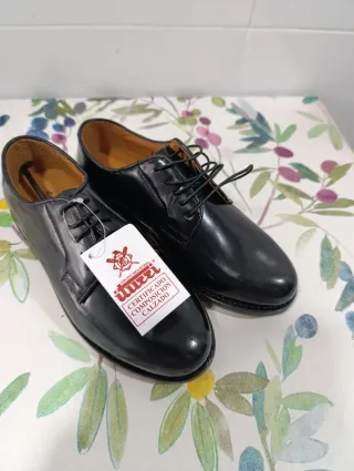 Zapatos Iturri negros para pantalón