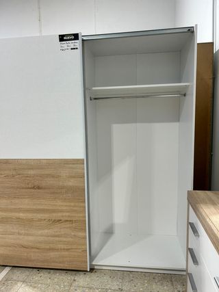 Armario puertas correderas madera y blanco
