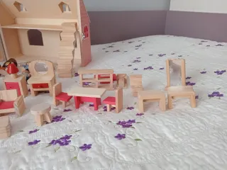 Casa de muñecas Montessori de madera