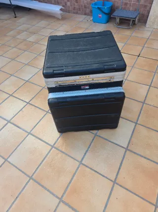 Rack DJ Negro y Plateado