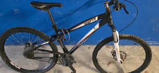 Bicicleta con frenos de disco para reparar