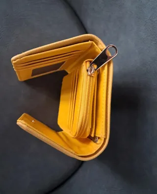 Portafoglio giallo senape
