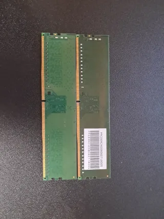 2x Kingston KVR24N17S8/8 DDR4 RAM