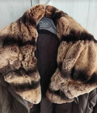 Piumino con pelliccia staccabile