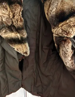 Piumino con pelliccia staccabile