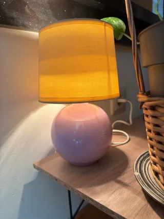 Lámpara lila pantalla 25cm de alto Zara Hom