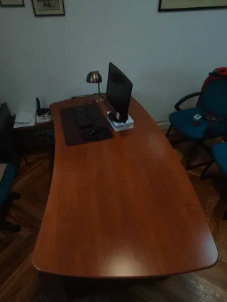 Mesa de despacho de madera