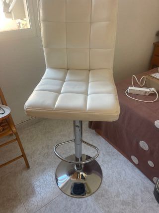 PAREJA TABURETES BLANCO/ NEGRO OFICINA PELUQUERÍA