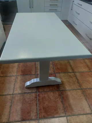 Mesa de madera maciza con 4 sillas