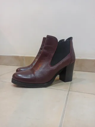 Tronchetti Bordeaux con tacco