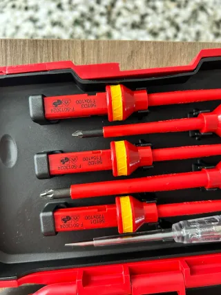 Juego de destornilladores aislados