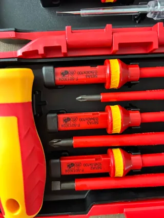 Juego de destornilladores aislados