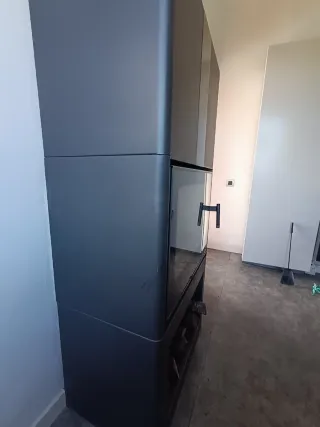 Chimenea leña de  diseño Boreal, gratis accesorios