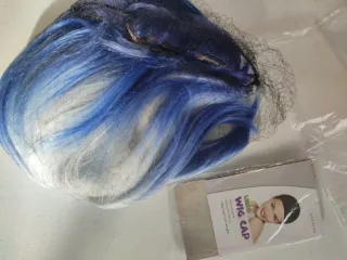 Peluca azul y blanca degradada