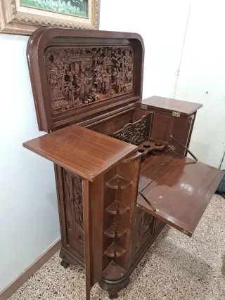Mueble bar tallado madera