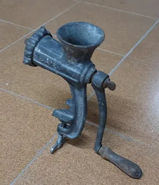 Picadora de carne antigua ELMA hierro,M.26x25x10