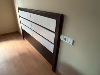 Conjunto habitación: cabecero, cómoda y espejo