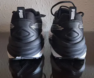 Zapatillas Puma Negras y Blancas