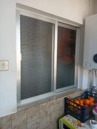 Ventana corredera con cristal texturizado
