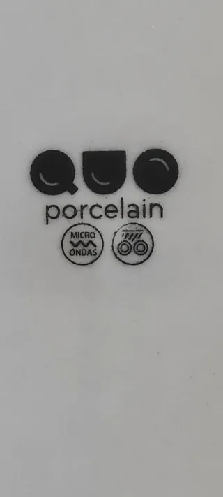 VAJILLA COMPLETA VERSA "BRIDGET". Porcelana.