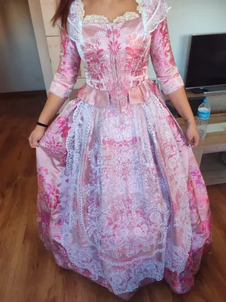 Traje de Fallera Rosa con zapatos talla 40