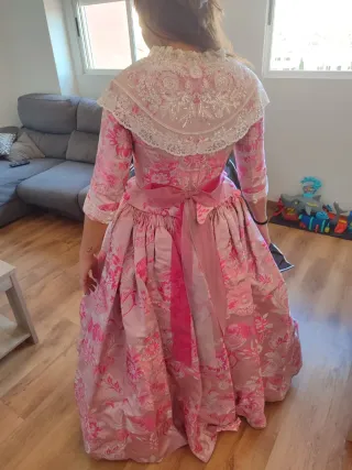Traje de Fallera Rosa con zapatos talla 40