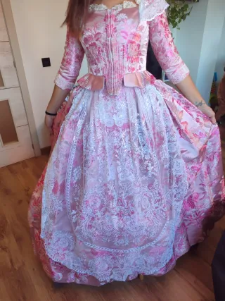 Traje de Fallera Rosa con zapatos talla 40