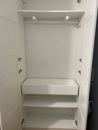 Armario Ikea blanco en dos partes. Buen estado.