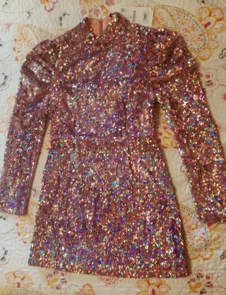 Vestido de fiesta lentejuelas rosa oro.