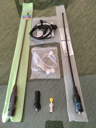 EMISORA MÁS 5 ACCESORIOS. NUEVA A ESTRENAR