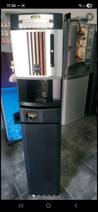 Cafetera con monedero para negocios