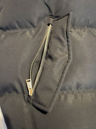 Abrigo negro Supply & Demand con capucha NUEVO