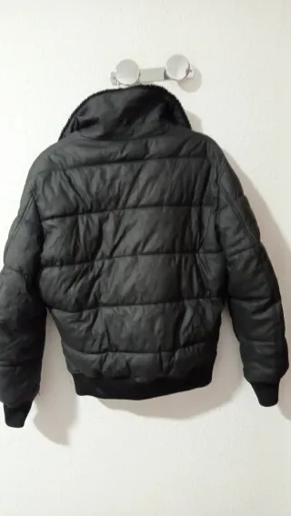 Chaqueta Zara negra acolchada, muy calentita