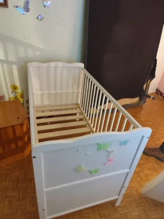 Culla bianca per neonato