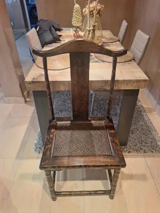 Silla antigua Asia de madera