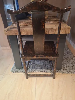 Silla antigua Asia de madera