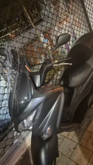 Suzuki Burgman 125 Maxi Scooter