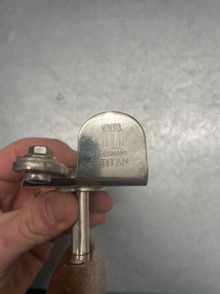 Apriscatole professionale metallo e legno