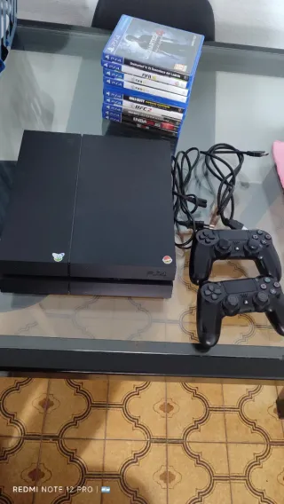 PS4 (PlayStation 4) Negra + varios juegos