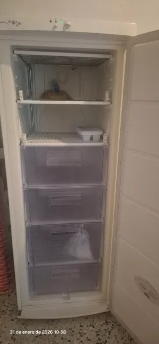 Congelador vertical blanco