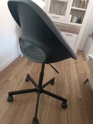 Silla de oficina con ruedas y altura ajustable